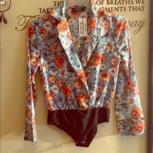 Flowery and flowy top